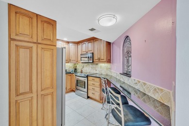 Wonderfully renovated 2 bedrooms, 2 bath condo unit in great - photo 19