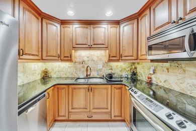 Wonderfully renovated 2 bedrooms, 2 bath condo unit in great - photo 21
