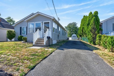 Welcome to this beautifully updated, meticulously maintained - photo 2