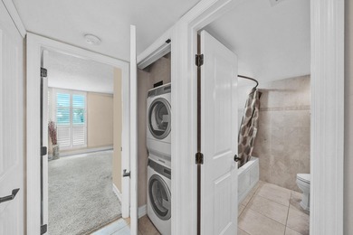 Wonderfully renovated 2 bedrooms, 2 bath condo unit in great - photo 24
