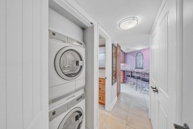 Wonderfully renovated 2 bedrooms, 2 bath condo unit in great - photo 27