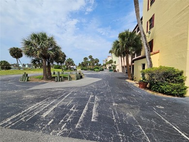 Wake up to breathtaking panoramic views from this 2BR/2.5BA - photo 8