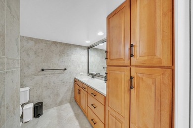 Wonderfully renovated 2 bedrooms, 2 bath condo unit in great - photo 40