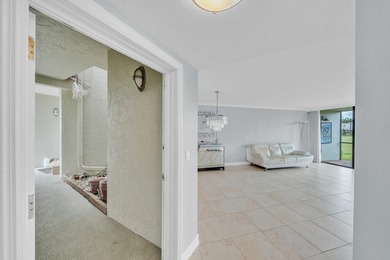 Wonderfully renovated 2 bedrooms, 2 bath condo unit in great - photo 45