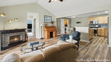 Time for a low maintenance condo, ready to move into? Here is a - photo 2