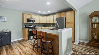 Time for a low maintenance condo, ready to move into? Here is a - photo 4