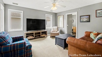 Time for a low maintenance condo, ready to move into? Here is a - photo 7