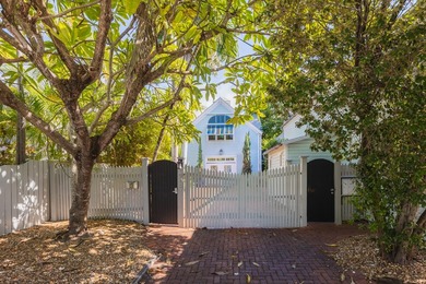 Charming Single family home with multiple guest cottages in - photo 1