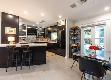 Charming Single family home with multiple guest cottages in - photo 3