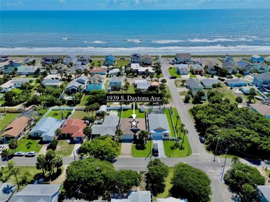 Built in 2020 and ideally located just two blocks from the ocean - photo 2