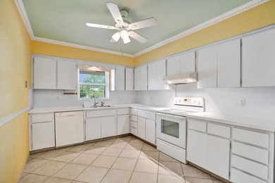 Welcome home to this beautifully maintained 3-bedroom, 3-bath - photo 11