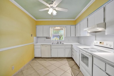Welcome home to this beautifully maintained 3-bedroom, 3-bath - photo 12