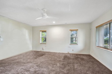 Welcome home to this beautifully maintained 3-bedroom, 3-bath - photo 14