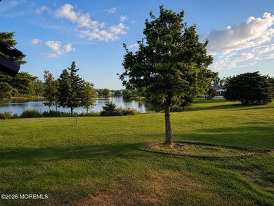 MOVE RIGHT INTO THIS BEAUTIFULLY MAINTAINED MONETERY MODEL! NEW - photo 2