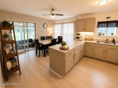 MOVE RIGHT INTO THIS BEAUTIFULLY MAINTAINED MONETERY MODEL! NEW - photo 5