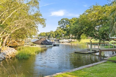 Proudly situated at the end of a lovely cul-de-sac in - photo 5