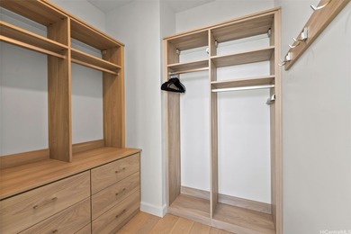 Penthouse 3900/ 3 beds, a den/office room, 3 baths with 10-foot