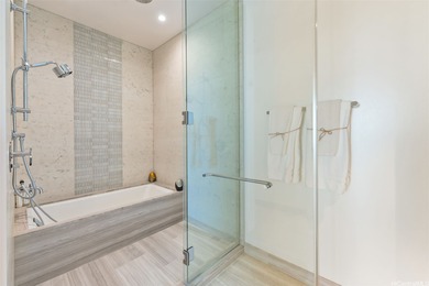 Penthouse 3900/ 3 beds, a den/office room, 3 baths with 10-foot