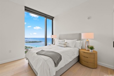 Penthouse 3900/ 3 beds, a den/office room, 3 baths with 10-foot