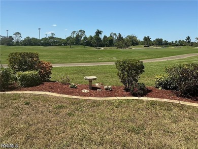 Beautiful 2 BR + Den condo that has been totally updated. The - photo 1