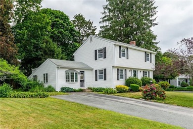 Opportunity awaits in this classic 3-bedroom, 1.1-bath Colonial - photo 2