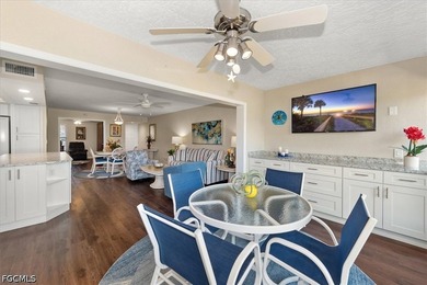 Beautiful 2 BR + Den condo that has been totally updated. The - photo 3