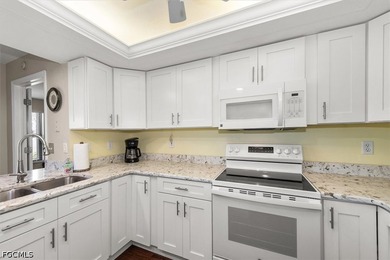 Beautiful 2 BR + Den condo that has been totally updated. The - photo 10