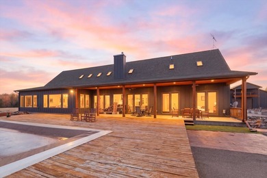 Luxury meets craftsmanship in this stunning 6,900 sq ft estate - photo 2