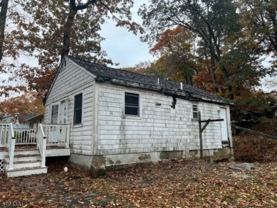 Lake Hopatcong Home Sale Pending in Hopatcong New Jersey