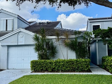 (private lake, pond, creek) Townhome/Townhouse For Sale in Tamarac Florida