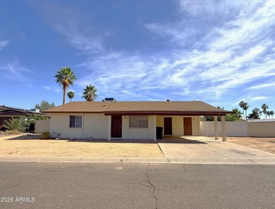 Beautiful Glendale home featuring a private pool and a - photo 1