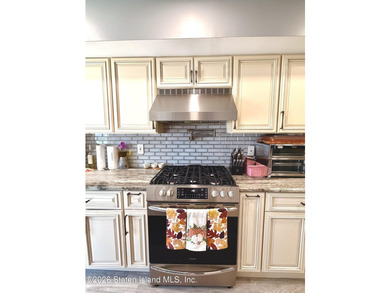 Welcome to this beautifully remodeled 2-bedroom, 1.5-bath - photo 11