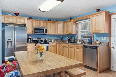 Low-maintenance home close to the water! This one delivers - photo 3