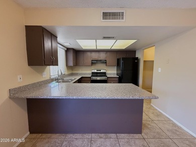 Beautiful Glendale home featuring a private pool and a - photo 4