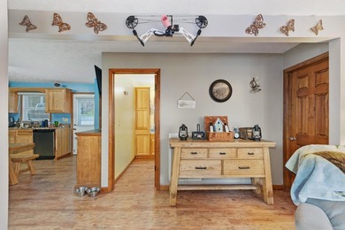 Low-maintenance home close to the water! This one delivers - photo 5
