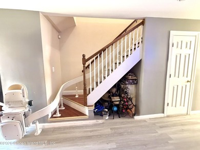 Welcome to this beautifully remodeled 2-bedroom, 1.5-bath - photo 17