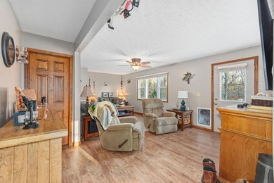 Low-maintenance home close to the water! This one delivers - photo 8