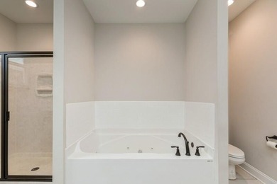 VA Assumable at 5%! seller offering $5,000 for concessions. Sod - photo 19