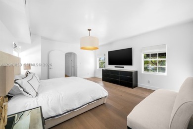 Completely renovated and ideally located in Miami Beach's - photo 20