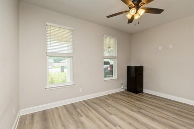 VA Assumable at 5%! seller offering $5,000 for concessions. Sod - photo 22