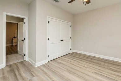 VA Assumable at 5%! seller offering $5,000 for concessions. Sod - photo 23