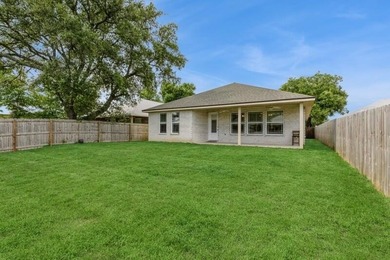 VA Assumable at 5%! seller offering $5,000 for concessions. Sod - photo 32