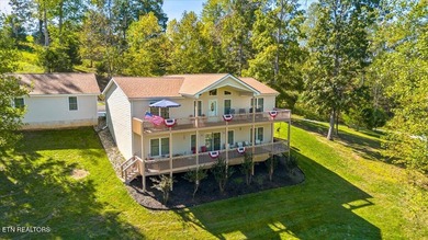 Welcome to this spacious and beautifully maintained 6-bedroom - photo 3
