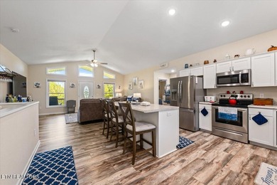 Welcome to this spacious and beautifully maintained 6-bedroom - photo 6