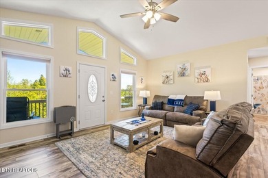 Welcome to this spacious and beautifully maintained 6-bedroom - photo 10
