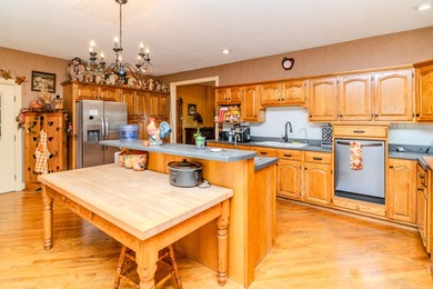 27-ACRE PRIVATE ESTATE NEAR GREEN RIVER LAKE WITH DUAL LIVING - photo 3