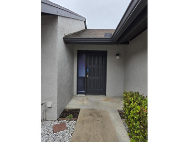 Corner unit 2 Bedroom, 2 Bathroom unit. Large bedrooms. 55+ - photo 2