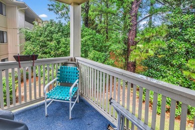 Enjoy coastal living in this beautifully updated second-floor - photo 4