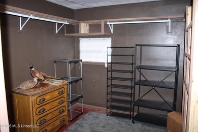 This home features an open floor plan, lots of shade from the - photo 30