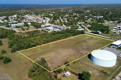 Prime opportunity in the heart of Bokeelia (Pine Island)!! This - photo 3